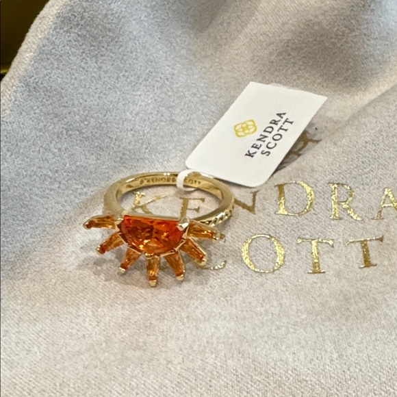Kendra Scott Sun Gold Band Ring, Dust Bag & Gift Box - Picture 2 of 5
